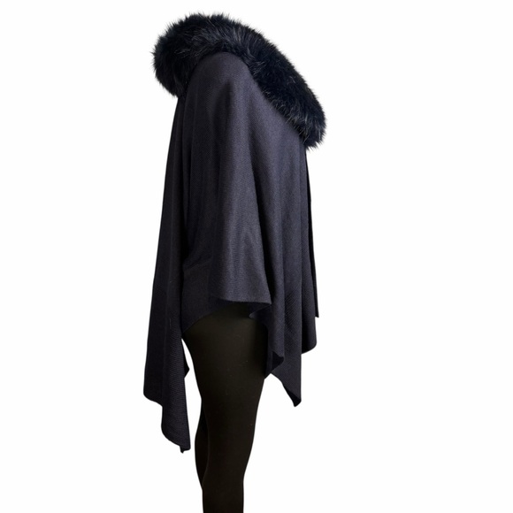 Lauren Ralph Lauren Navy Blue Elegant Draping Shawl with Faux Fur Collar - Picture 8 of 12